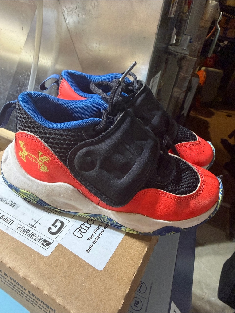 Kids pre school zone basketball 2 shoe (size 1Y)